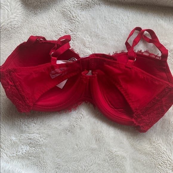 Victoria’s Secret Dream Angels Lace Demi Bra – Size 32D | Lightly Lined | Red - Picture 6 of 8